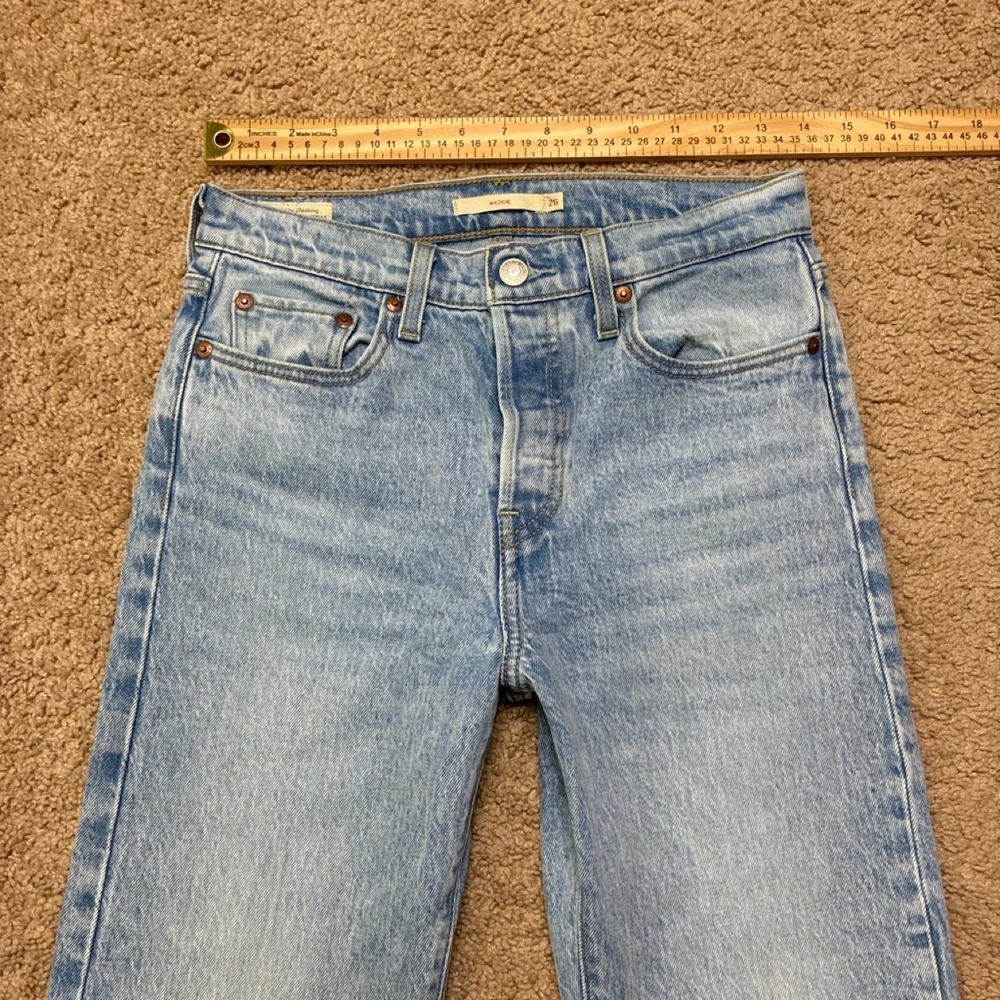 Levi's Premium Wedgie Stretch Light Wash Blue Jeans Size 26 - Picture 3 of 8